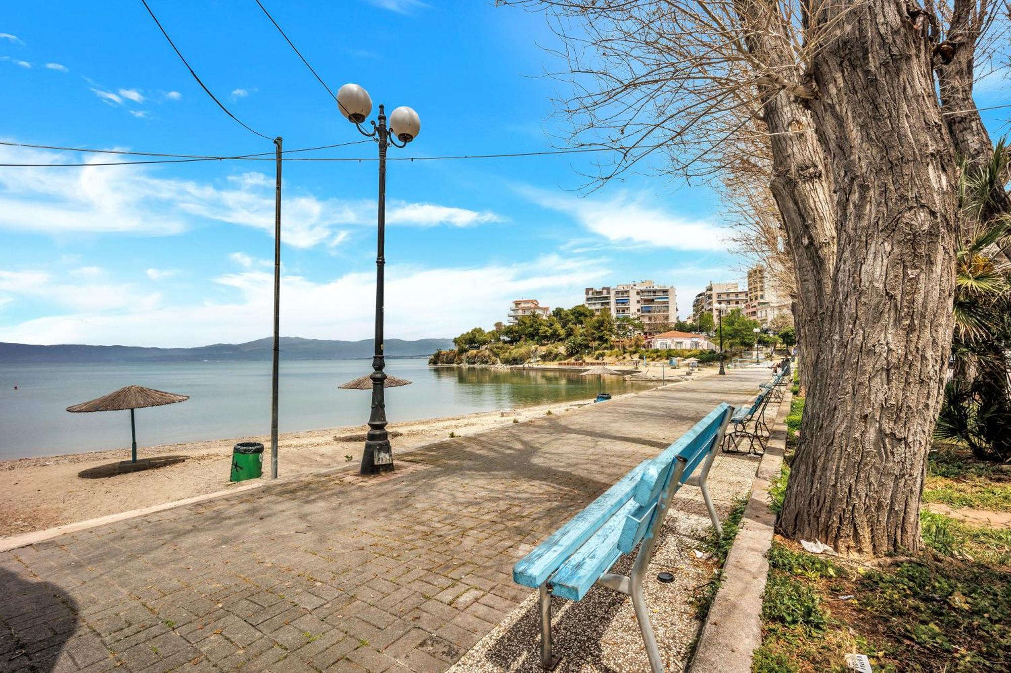 Fabulous Central Apartment Close To The Sea! Chalkida Luaran gambar