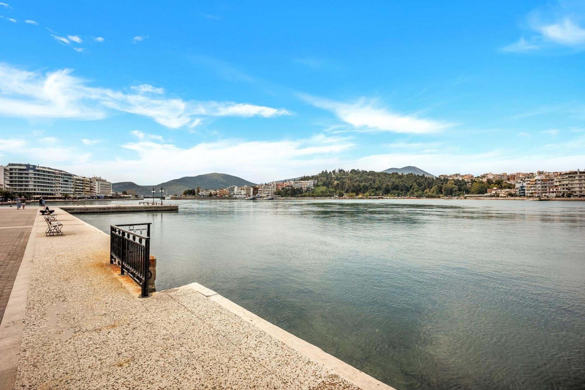 Fabulous Central Apartment Close To The Sea! Chalkida Luaran gambar