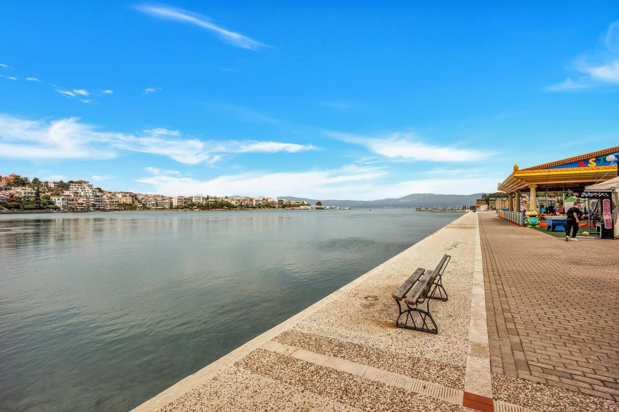 Fabulous Central Apartment Close To The Sea! Chalkida Luaran gambar