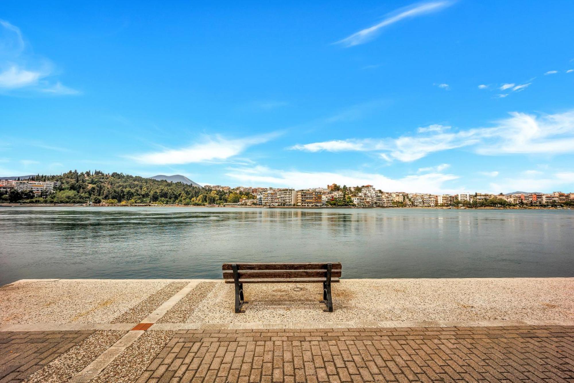 Fabulous Central Apartment Close To The Sea! Chalkida Luaran gambar