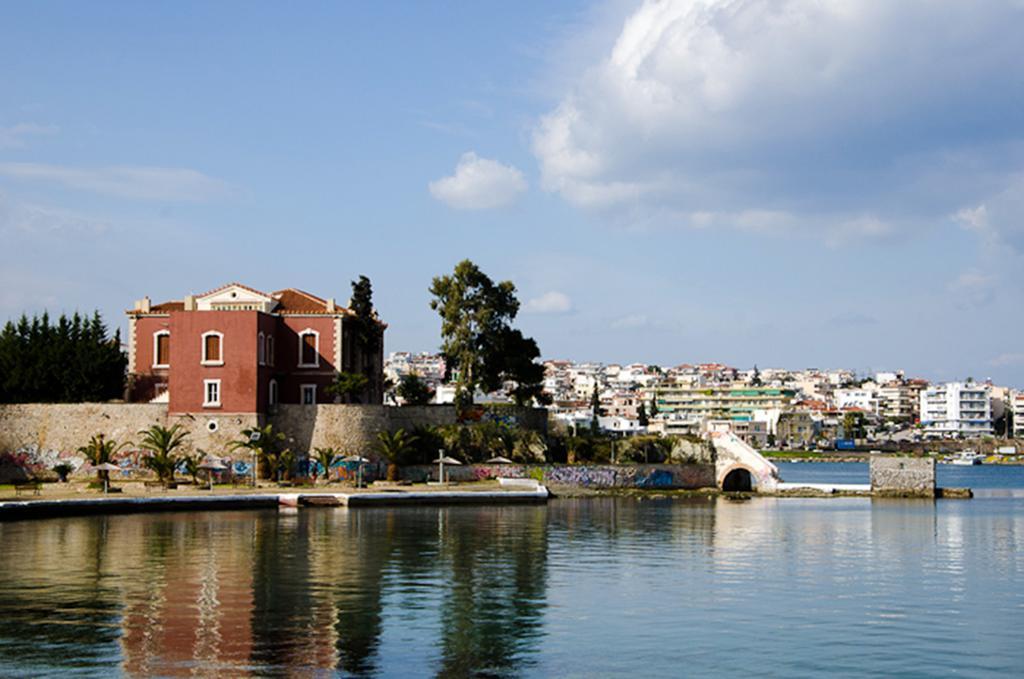 Fabulous Central Apartment Close To The Sea! Chalkida Luaran gambar
